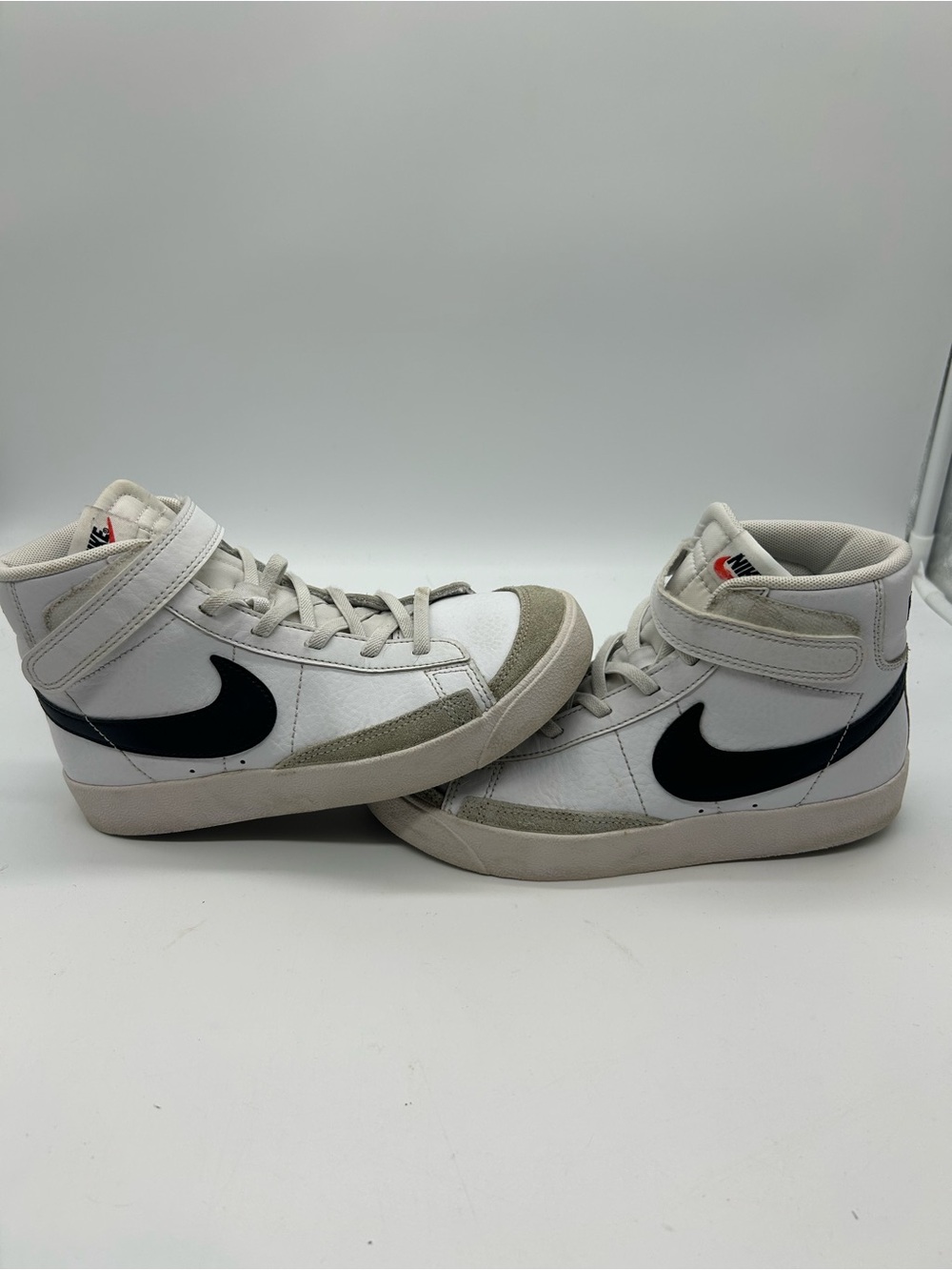 white Nike Blazer Mid '77 kids' high-top sneakers Size 3Y